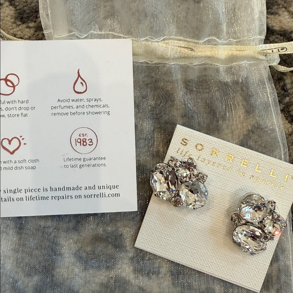 Sorrelli Crystal Statement Earrings! Beautiful and NWOT. LOOK! - Picture 5 of 9